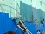 నాలుగు అంతస్తుల భవనంపైనుంచి పడి నలుగురు మృతి