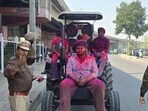 Traffic police issuing challans to violators on Holi in Ludhiana on Thursday (HT Photo)