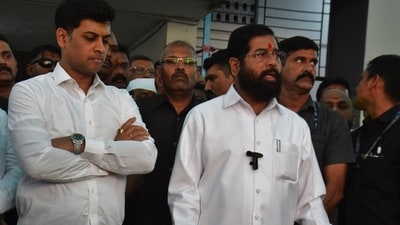 Handing the keys on Wednesday was deputy chief minister and Shiv Sena chief Eknath Shinde, who stressed that it was the cluster model that had made this project possible. (HT Photo/ Praful Gangurde)