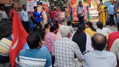 রাতের পর দিন দখলে বামেরা (সৌজন্যে টুইটার) রাতের পর দিন দখলে বামেরা (সৌজন্যে টুইটার)