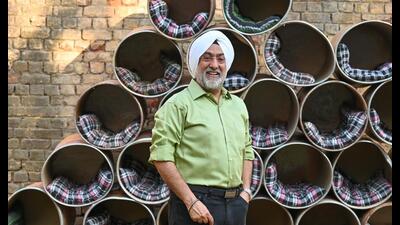 Jagjit Singh standing next to the shelters made from drums. (Parveen Kumar/HT) Jagjit Singh standing next to the shelters made from drums. (Parveen Kumar/HT)