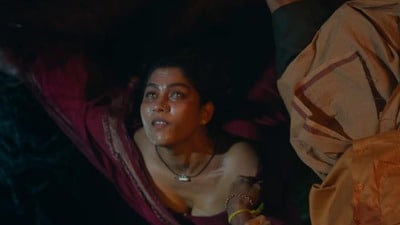 ఓటీటీలో 100 మిలియన్ వ్యూస్-టీవీలోకి వచ్చేస్తున్న తెలుగు హారర్ థ్రిల్లర్-ఆవును చంపేందుకు ఏకమయ్యే ఊరు! ఓటీటీలో 100 మిలియన్ వ్యూస్-టీవీలోకి వచ్చేస్తున్న తెలుగు హారర్ థ్రిల్లర్-ఆవును చంపేందుకు ఏకమయ్యే ఊరు!