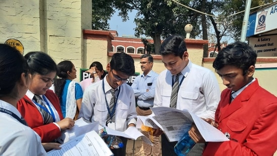 सीबीएसई कक्षा 12 मनोविज्ञान परीक्षा 2026 लाइव: पेपर आज सुबह 10.30 बजे शुरू होगा, दिशानिर्देश यहां देखें सीबीएसई कक्षा 12 मनोविज्ञान परीक्षा 2026 लाइव: पेपर आज सुबह 10.30 बजे शुरू होगा, दिशानिर्देश यहां देखें