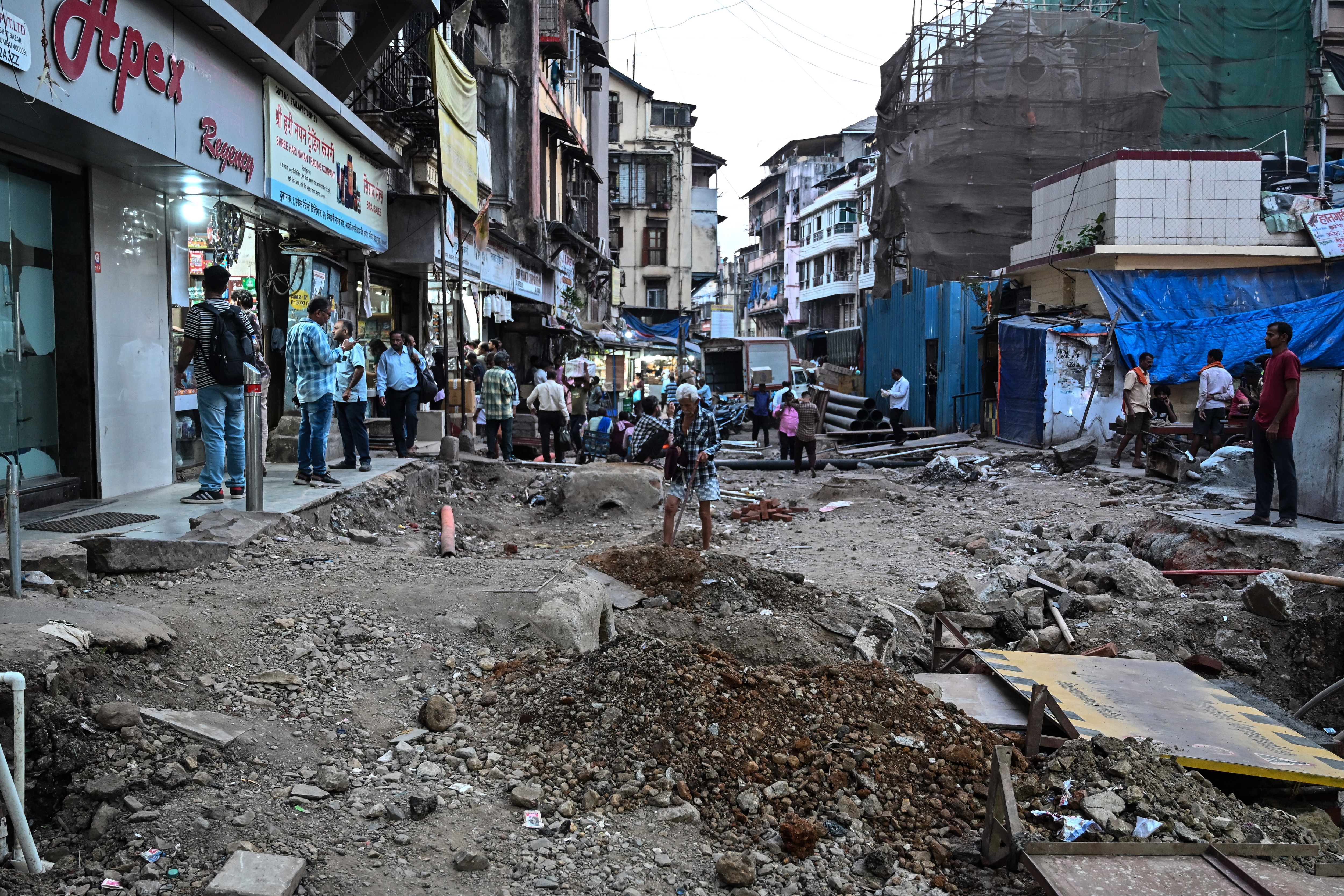 View of under construction Keshavji Naik road at Bhat Bazaar Masjid Bunder, Mumbai. (Raju Shinde/HT Photo) View of under construction Keshavji Naik road at Bhat Bazaar Masjid Bunder, Mumbai. (Raju Shinde/HT Photo)