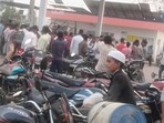 Huge rush at a petrol pump in Lakhimpur Kheri. (HT)