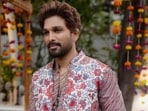 Videos of Allu Arjun's bouncers shoving Eshwar Harris out of the way circulated widely on social media. 