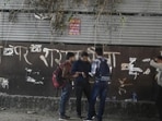 People consuming liquor on a roadside near Meerabai Marg in Lucknow. (Deepak Gupta/HT) People consuming liquor on a roadside near Meerabai Marg in Lucknow. (Deepak Gupta/HT)
