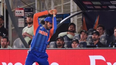 The winning moment! With Abhishek Sharma on to bowl an over right at the end, Jacob Duffy cloughed one down to long on, where Tilak Varma sorted out his feet, took the catch, lobbed it back in for safety, and sent Narendra Modi Stadium into delirium – a 96 run win for the back-to-back champions! (PTI)