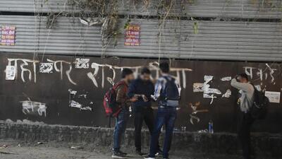 People consuming liquor on a roadside near Meerabai Marg in Lucknow. (Deepak Gupta/HT)