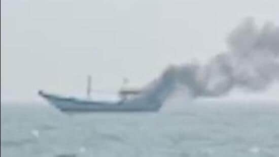 Fishing boat catches fire, sinks off Mumbai coast; one injured