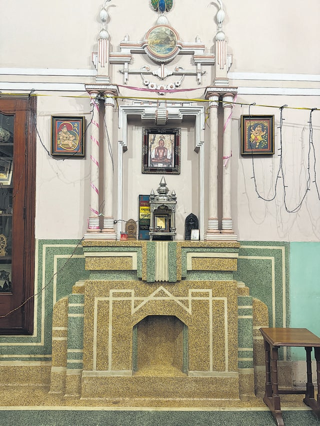 The 1951 residence, known locally as Saat Number ka Ghar, hosted Jain monks for aahaar and showcases terrazzo floors, pastel Deco motifs and a central courtyard. (HT)