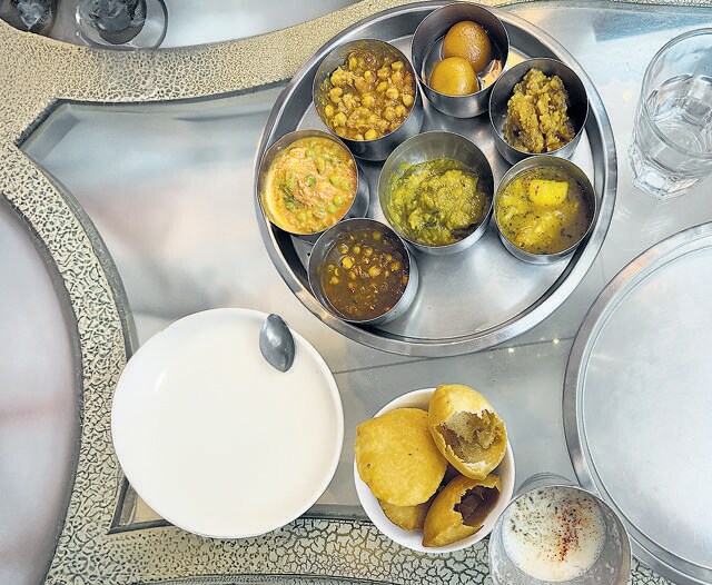 A thali with sabzis and Old Delhi’s bedmi poori opens conversations about the Jain merchant families and community institutions that shaped the neighbourhood. (HT)