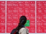 Stock markets worldwide experienced declines Monday amid fears of rising oil prices, which hit near $120 per barrel.