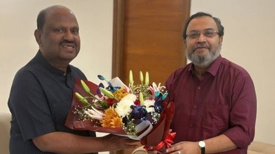 সি ভি আনন্দ বোস ও কুণাল ঘোষ (সৌজন্যে টুইটার) সি ভি আনন্দ বোস ও কুণাল ঘোষ (সৌজন্যে টুইটার)