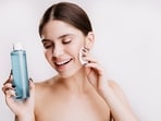 Trust micellar water for effectively removing dirt and makeup(Freepik)