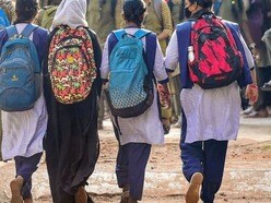 <p>ఈ నోటిఫికేషన్ ద్వారా 2026 -27 విద్యా సంవత్సరానికి గానూ ఆరో తరగతిలో ప్రవేశాలు కల్పిస్తారు. అంతేకాకుండా 7 నుంచి పదో తరగతి వరకు మిగిలిన సీట్ల భర్తీకి కూడా ఎగ్జామ్ ఉంటుంది. ఆరో తరగతిలో ప్రవేశాలకు దరఖాస్తు చేసుకునే విద్యార్థి.. ఐదో తరగతి పూర్తి చేసి ఉండాలి.</p>