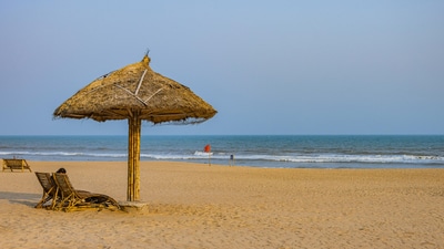 From sunscreen sprays to waterproof tote bags, everything you need for your Goa summer vacation.