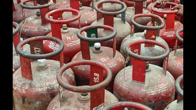 In Himachal, the refilling of 19 kg, 47.5 kg, and 425 kg commercial cylinders has been suspended for the time being. (ANI) In Himachal, the refilling of 19 kg, 47.5 kg, and 425 kg commercial cylinders has been suspended for the time being. (ANI)
