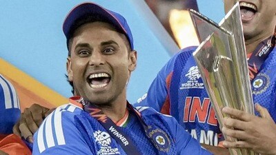 Team India: రూ.131 కోట్ల బోనస్.. టీ20 వరల్డ్ కప్ గెలిచిన టీమిండియా ప్లేయర్స్పై కాసుల వర్షం Team India: రూ.131 కోట్ల బోనస్.. టీ20 వరల్డ్ కప్ గెలిచిన టీమిండియా ప్లేయర్స్పై కాసుల వర్షం