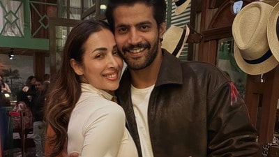 Malaika Arora: 52 ఏళ్ల వయసులోనూ రొమాన్స్.. మళ్లీ డేటింగ్ చేస్తున్న సూపర్ హాట్ బ్యూటీ మలైకా! Malaika Arora: 52 ఏళ్ల వయసులోనూ రొమాన్స్.. మళ్లీ డేటింగ్ చేస్తున్న సూపర్ హాట్ బ్యూటీ మలైకా!