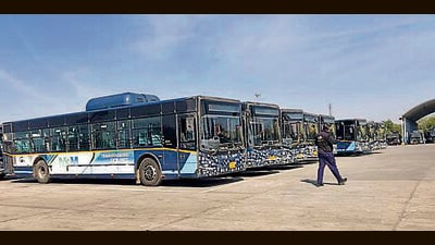 Officials propose routes connecting Sohna, Farrukhnagar, Cyber City and key metro nodes with trials planned after buses arrive. (HT Photo) Officials propose routes connecting Sohna, Farrukhnagar, Cyber City and key metro nodes with trials planned after buses arrive. (HT Photo)