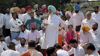 The Congress holding a protest outside the SSP office in Sector 76, Mohali, on Wednesday. (HT) The Congress holding a protest outside the SSP office in Sector 76, Mohali, on Wednesday. (HT)