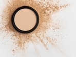 Top 7 loose powders to reduce shine and mattify your look(Freepik)