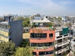 Residents allege suspects use dense vegetation and encroachments in park to enter homes at night; police step up patrols. (Parveen Kumar/HT)