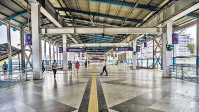 Elevated decks, those gigantic structures looming over railway platforms at Mumbai’s suburban stations, will be monetised as part of a push by the Western Railway to augment its non-fare revenue. (Photo by Satish Bate/ Hindustan Times) (Hindustan Times) Elevated decks, those gigantic structures looming over railway platforms at Mumbai’s suburban stations, will be monetised as part of a push by the Western Railway to augment its non-fare revenue. (Photo by Satish Bate/ Hindustan Times) (Hindustan Times)