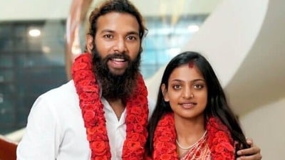Monalisa: ఇదేమీ లవ్ జిహాద్ కాదు.. హిందూ సాంప్రదాయం ప్రకారం పెళ్లి చేసుకున్నాం: మోనాలిసా.. ఇంతకీ ఫర్మాన్ ఎవరంటే? (PTI) Monalisa: ఇదేమీ లవ్ జిహాద్ కాదు.. హిందూ సాంప్రదాయం ప్రకారం పెళ్లి చేసుకున్నాం: మోనాలిసా.. ఇంతకీ ఫర్మాన్ ఎవరంటే? (PTI)