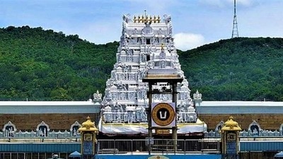 <p>కోయిల్ ఆళ్వార్ తిరుమంజనం కారణంగా మార్చి 17న వీఐపీ బ్రేక్ దర్శనాలు, అష్టదళ పాదపద్మారాధన సేవను టీటీడీ రద్దు చేసింది. 16వ తేది ప్రోటోకాల్ ప్రముఖులకు మినహా వీఐపీ బ్రేక్ దర్శనాలకు సిఫార్సు లేఖలు స్వీకరించబడవు.</p> 