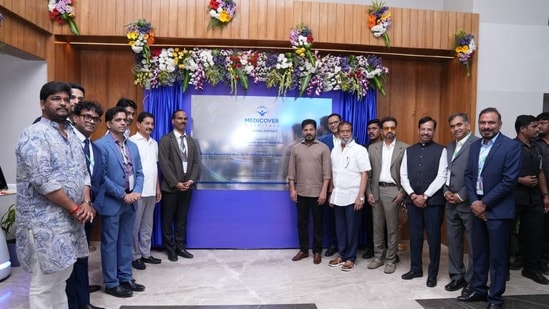 హైదరాబాద్లో మెడికవర్ ఆసుపత్రిని ప్రారంభించిన సీఎం రేవంత్ రెడ్డి