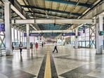 Elevated decks, those gigantic structures looming over railway platforms at Mumbai’s suburban stations, will be monetised as part of a push by the Western Railway to augment its non-fare revenue. (Photo by Satish Bate/ Hindustan Times) (Hindustan Times)