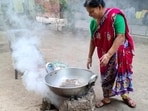 LPG crunch forces IIT Kharagpur to use firewood and hospitals to restrict meals.