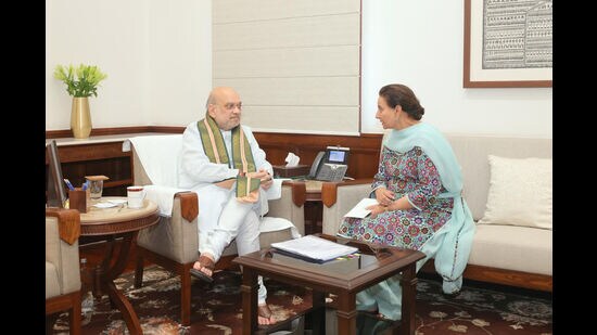 Senior BJP leader from Punjab Preneet Kaur called on Union home minister Amit Shah in New Delhi on Friday. (HT)