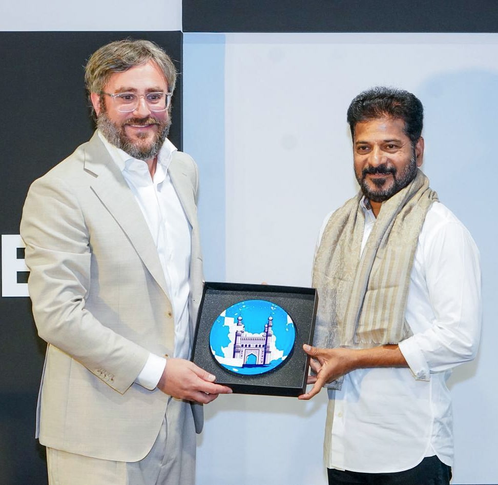 Telangana Chief Minister Revanth Reddy with Eyeline Studios CEO Jeff Shapiro during the inauguration of the studio's Hyderabad facility on Thursday. (@revanth_anumula) Telangana Chief Minister Revanth Reddy with Eyeline Studios CEO Jeff Shapiro during the inauguration of the studio's Hyderabad facility on Thursday. (@revanth_anumula)