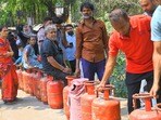 ఆన్​లైన్​లో గ్యాస్​ సిలిండర్​ని ఎలా బుక్​ చేసుకోవాలి?(HT Print)