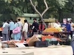 Residents say around 40 hawkers gather daily near the park gate, leaving garbage behind and crowding roads. Civic ward councillor says solution talks are ongoing. (HT)