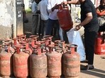 The commission further stated that if the availability of these alternate fuels is limited, coal and kerosene may also be permitted for a temporary period. (Vipin Kumar/Hindustan Times)