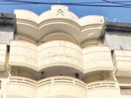 These apartments were completed in 1945 and fused Lutyens-style archway entrances with curving Deco balconies and signature ‘eyebrows’.
