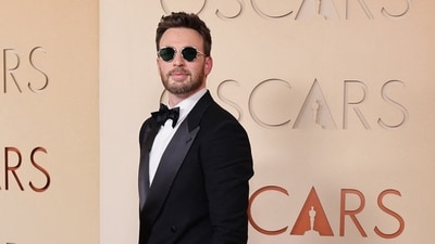 Chris Evans poses on the red carpet during the Oscars arrivals. (REUTERS)