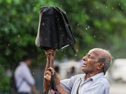 বাঁকুড়ায় ঝেঁপে বৃষ্টি, বহু এলাকায় তুমুল বর্ষণের পূর্বাভাস!রইল আবহাওয়ার খবর