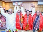 విజయం సాధించిన బీజేపీ అభ్యర్థులను అభినందిస్తున్న ఒడిశా ముఖ్యమంత్రి మోహన్ చరణ్ మాఝీ(@MohanMOdisha X)