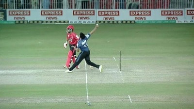 সেই বিশাল নো-বল পাকিস্তানি বোলারের। (ছবি সৌজন্যে এক্স) সেই বিশাল নো-বল পাকিস্তানি বোলারের। (ছবি সৌজন্যে এক্স)