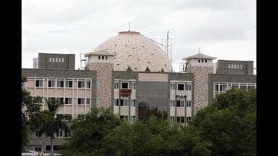 Many citizens complained that they are yet to receive basic infrastructure such as water supply, roads, streetlights and public amenities after the merger, while the civic body is demanding full property tax. (HT)