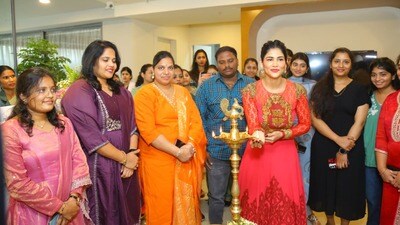 1.3 మిలియన్ ఫాలోవర్స్- 100 మందికి చర్మ సంరక్షణపై ఉచిత సెషన్స్- హైదరాబాద్లో డీఎన్ఏ ఏస్థెటిక్స్ క్లినిక్ ప్రారంభం! 1.3 మిలియన్ ఫాలోవర్స్- 100 మందికి చర్మ సంరక్షణపై ఉచిత సెషన్స్- హైదరాబాద్లో డీఎన్ఏ ఏస్థెటిక్స్ క్లినిక్ ప్రారంభం!