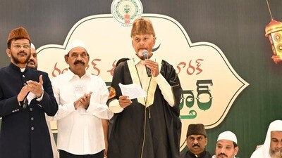 ఇఫ్తార్ విందులో సీఎం చంద్రబాబు ఇఫ్తార్ విందులో సీఎం చంద్రబాబు