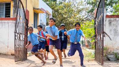హాఫ్ డే స్కూళ్లు హాఫ్ డే స్కూళ్లు