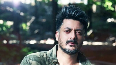 ‘অভিমান’-এর সেটে কাটা হল দুটি জন্মদিনের কেক, একটি যিশুর, অন্যটি?