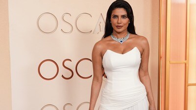 <p>Priyanka Chopra: ప్రియాంకా చోప్రా ఆస్కార్స్ రెడ్ కార్పెట్ పై ఇలా వైట్ డ్రెస్ లో మెరిసిపోయింది. ఆ డ్రెస్ కు మ్యాచింగ్ నెక్లెస్ తో ఆమె స్పెషల్ అట్రాక్షన్ గా నిలిచింది.</p> (Gregory Bull/Invision/AP) <p>Priyanka Chopra: ప్రియాంకా చోప్రా ఆస్కార్స్ రెడ్ కార్పెట్ పై ఇలా వైట్ డ్రెస్ లో మెరిసిపోయింది. ఆ డ్రెస్ కు మ్యాచింగ్ నెక్లెస్ తో ఆమె స్పెషల్ అట్రాక్షన్ గా నిలిచింది.</p> (Gregory Bull/Invision/AP)